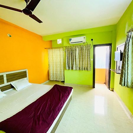 Hotel Falcon House ! Puri - Shriyash Group المظهر الخارجي الصورة